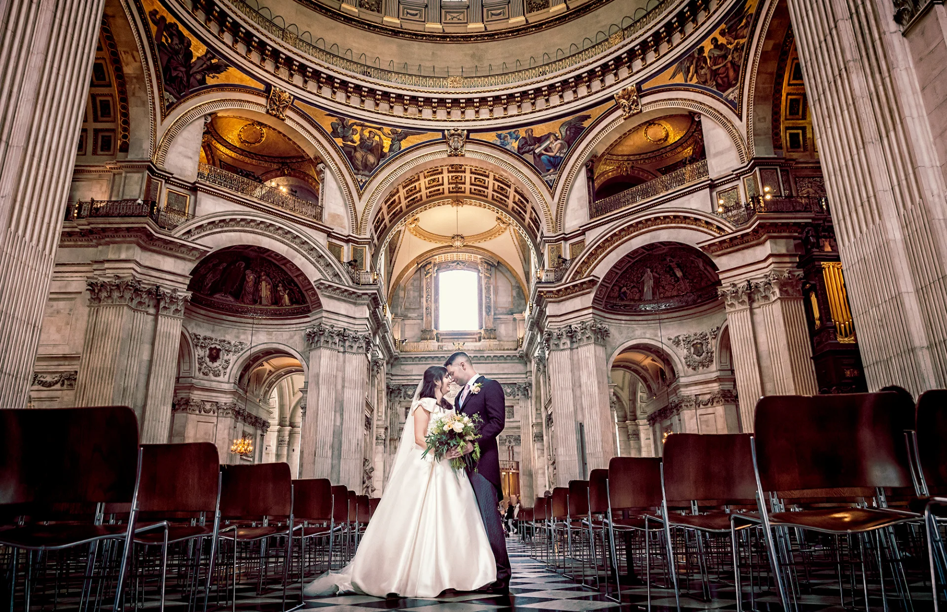 St-Pauls-Cathedral-wedding-photographer-couple-head-to-head-under-main-dome (listing)