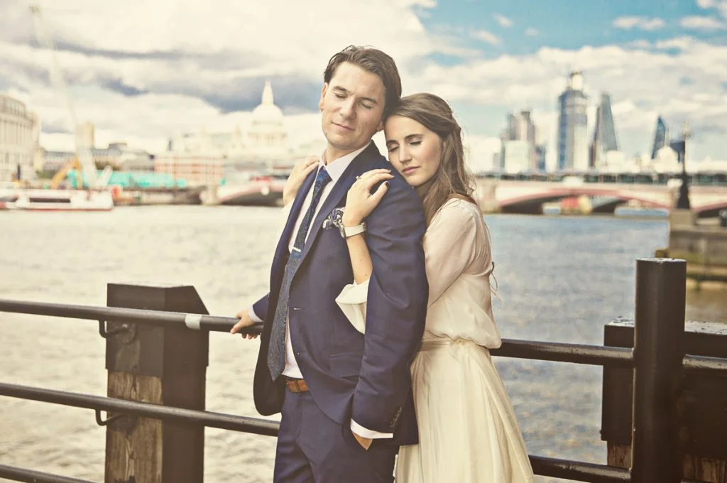 London-wedding-couple-hug-by-Thames-at-Southbank-photo-1024x680-Big-Day-Weddings (listing)