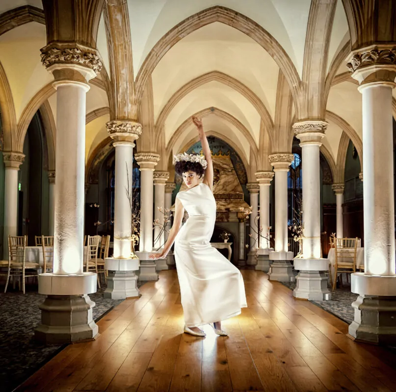 Wotton-House-wedding-bride-strikes-a-pose