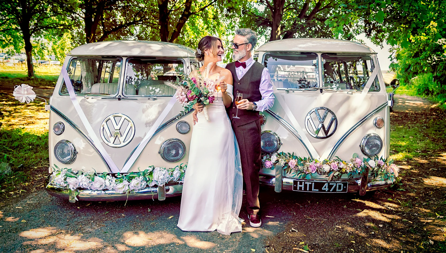 Keywords: Wedding photographer, duo. (listing)