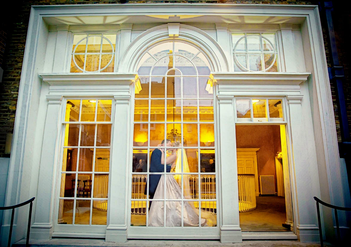 Couple-kiss-in-front-of-window-at-Skinners-Hall-wedding-reception-Copy3 (listing)