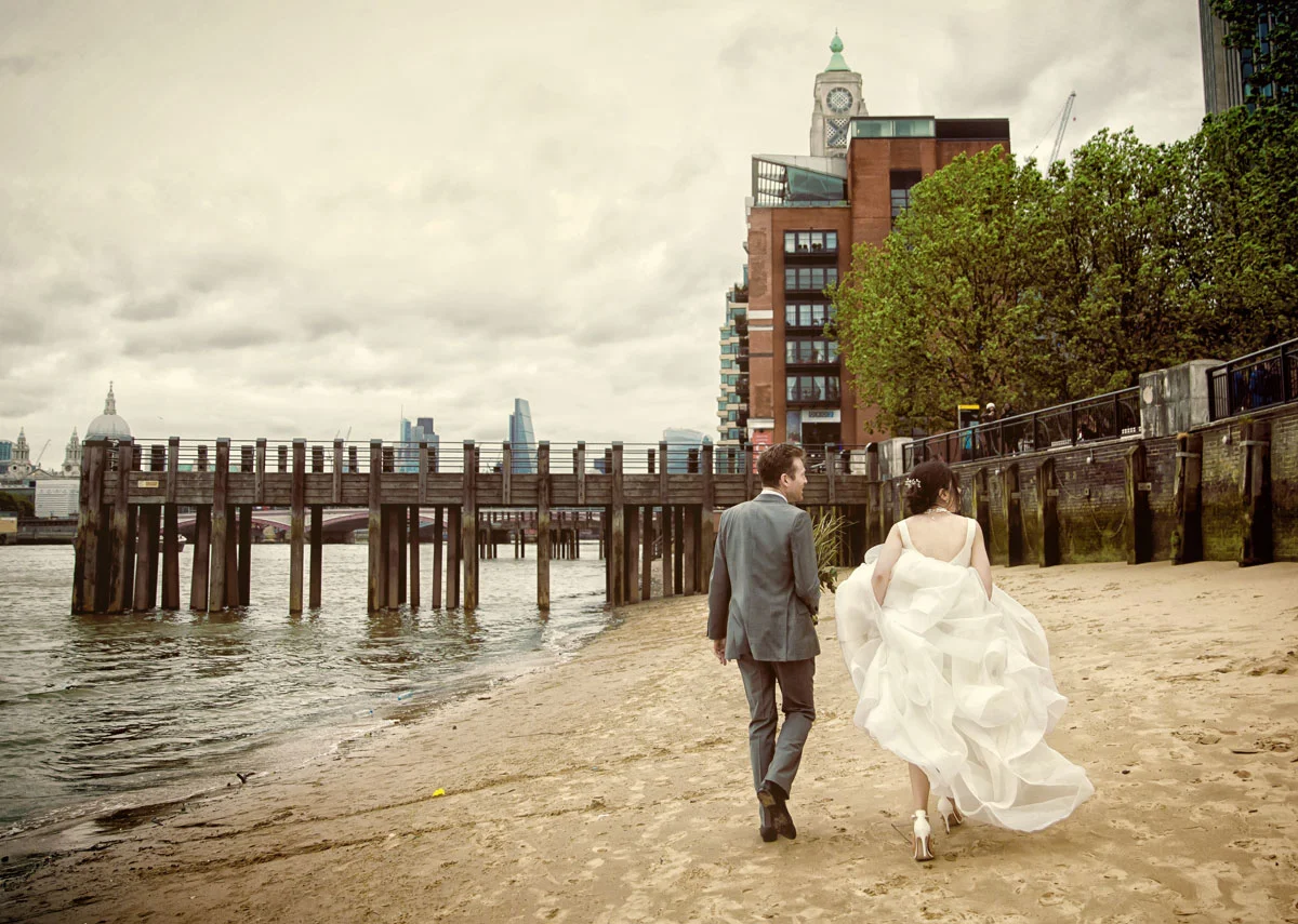 Wedding-couple-walk-on-beach-at-South-Bank-to-Oxo-Tower-image-2-2 (listing)