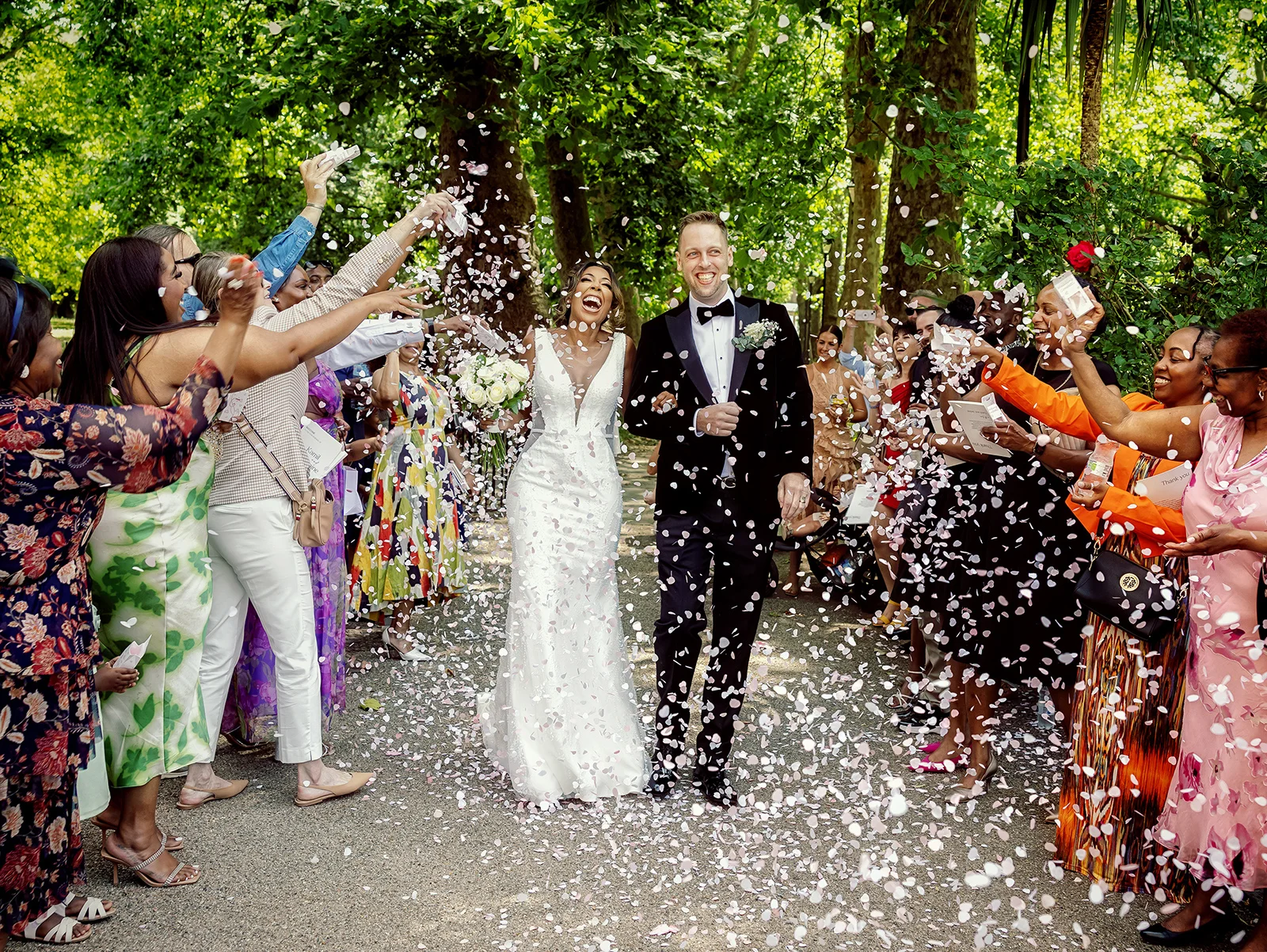 Confetti-throw-Canary-Wharf-London-Wedding-Wedissimo (listing)