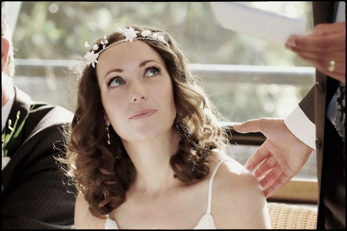 emotional_bride_during_speeches-2x-444f2adf