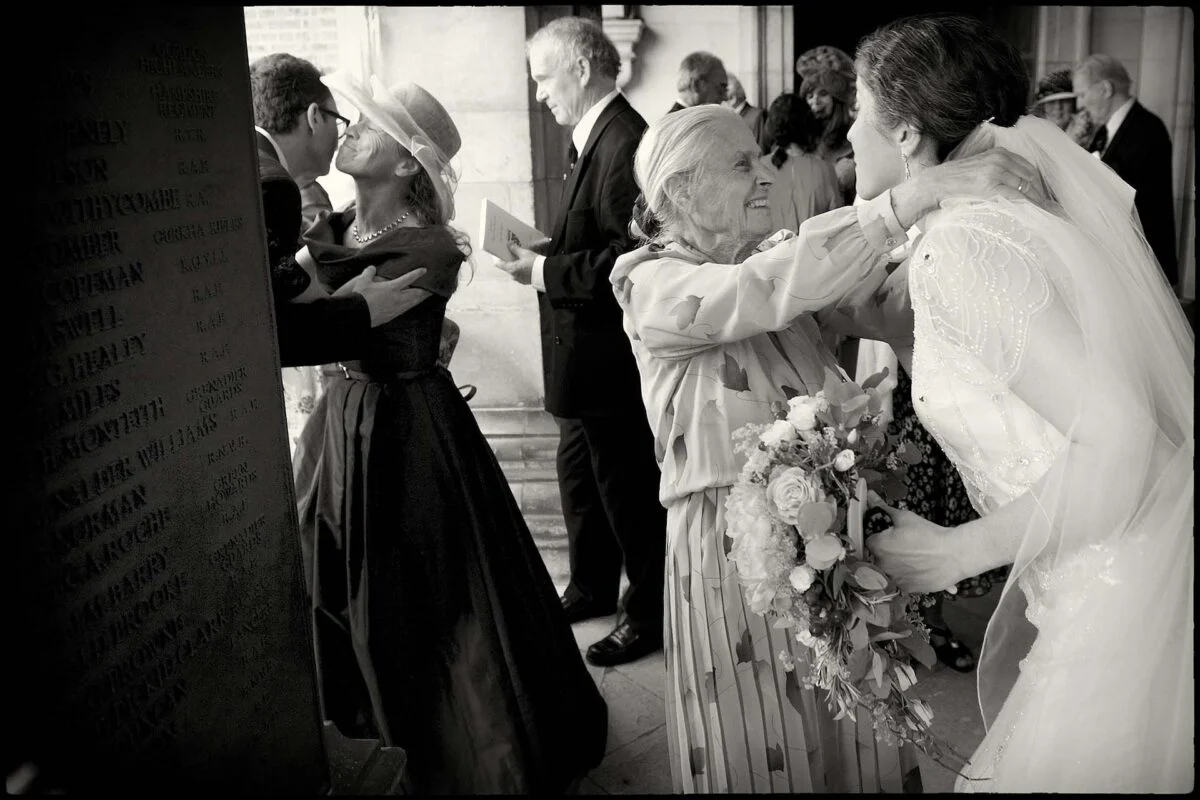 couple_greeting_wedding_guests-2x-edc2cad2