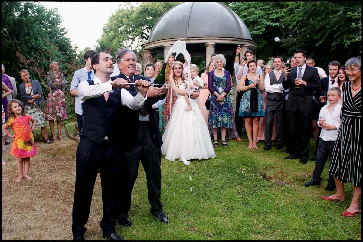 groom_popping_champagne-2x-aa6dc931