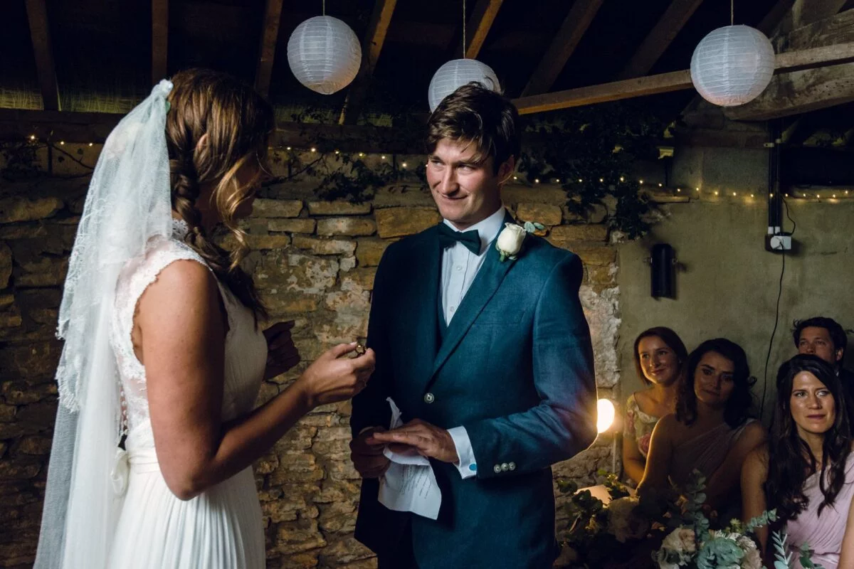 bride_groom_exchange_rings-2x-7666f563