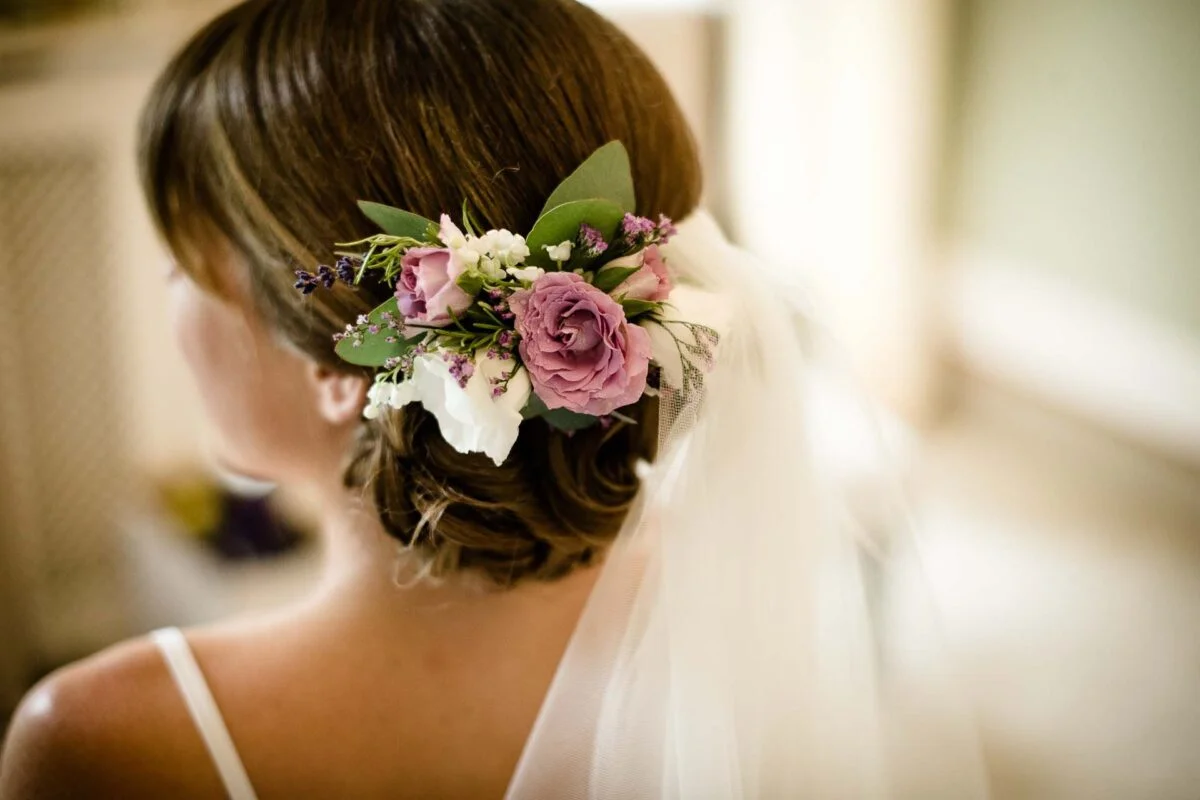 flowers_brides_hair-2x-e5b45df0
