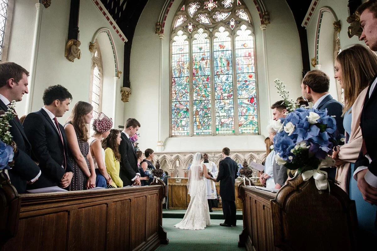 wedding_ceremony_back_of_church-2x-73139e1d
