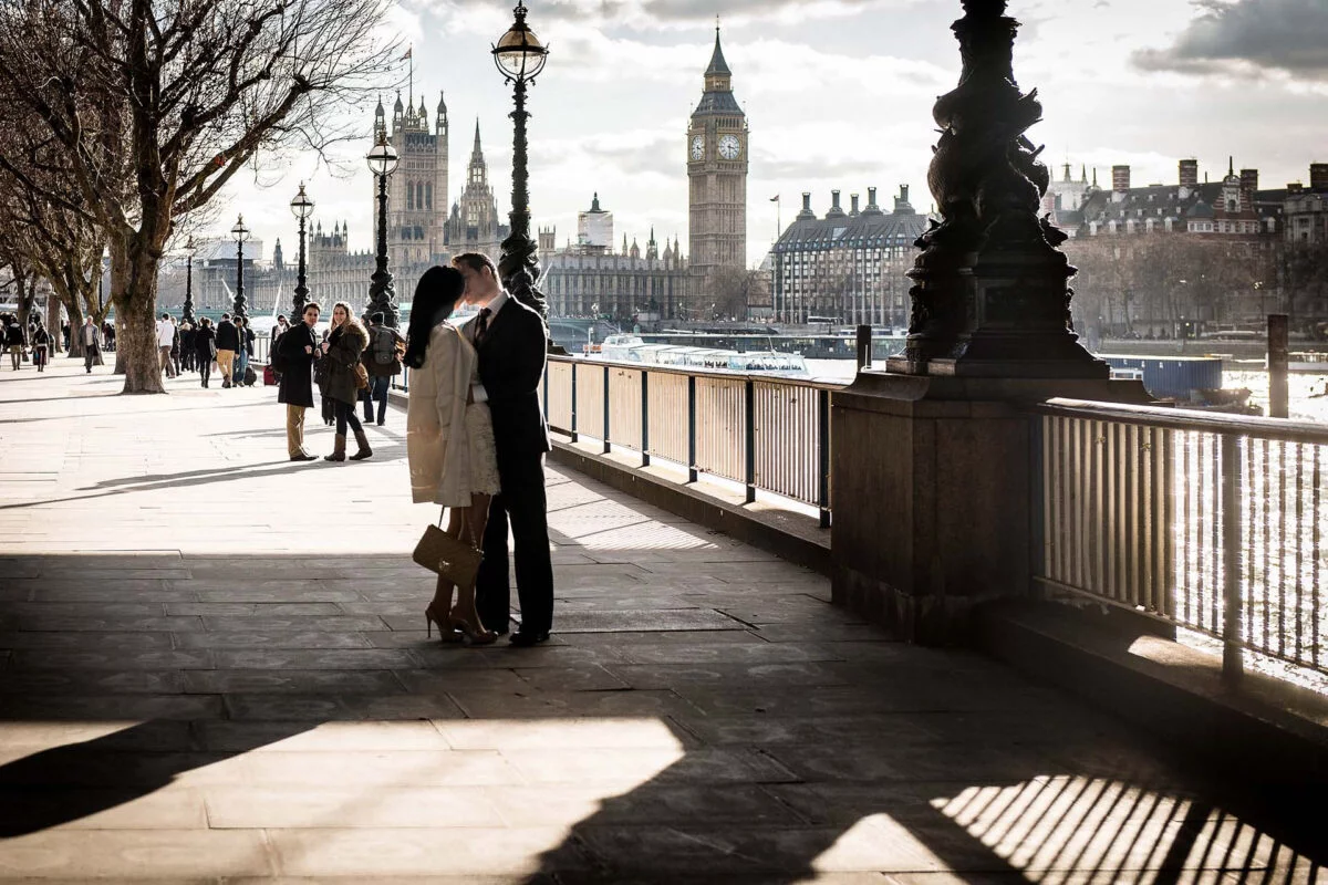 A couple kissing in front of big ben in london.