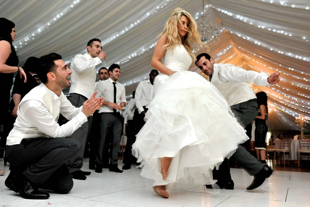 greek_wedding_dancing-2x-202f254a