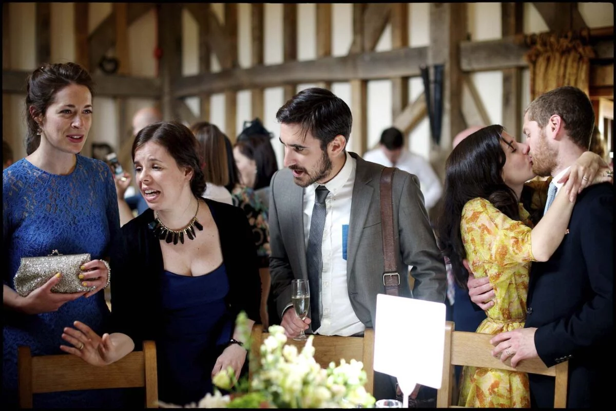 wedding_guests_reception-2x-aabfb9ac