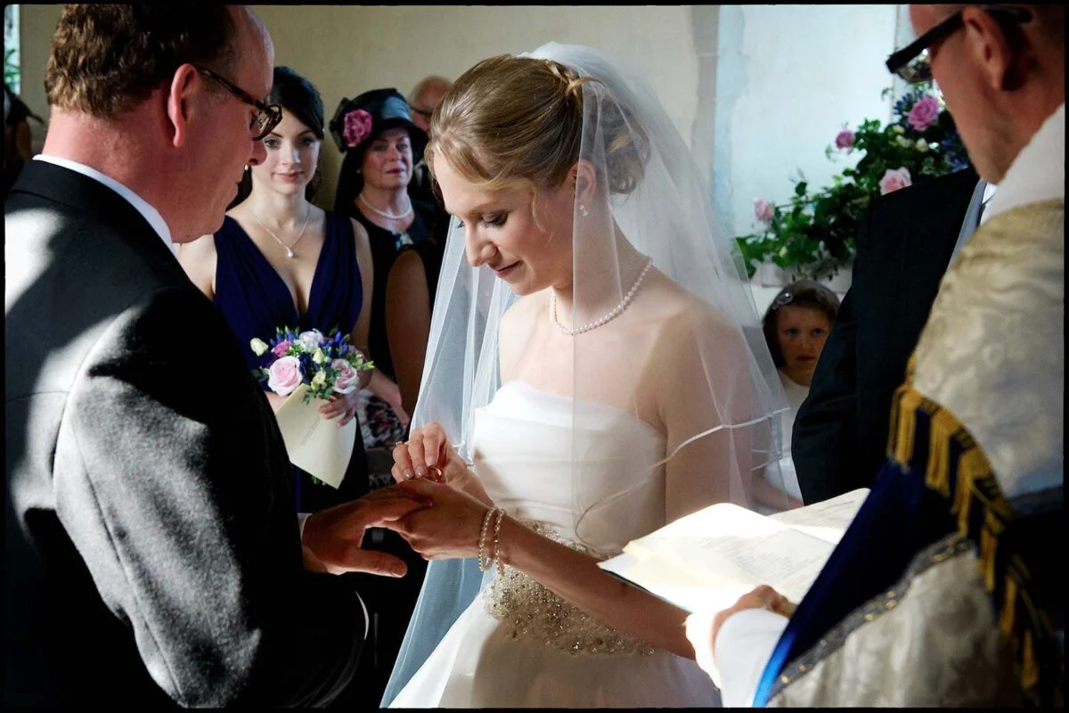 exchange_of_wedding_rings-2x-d4e80712