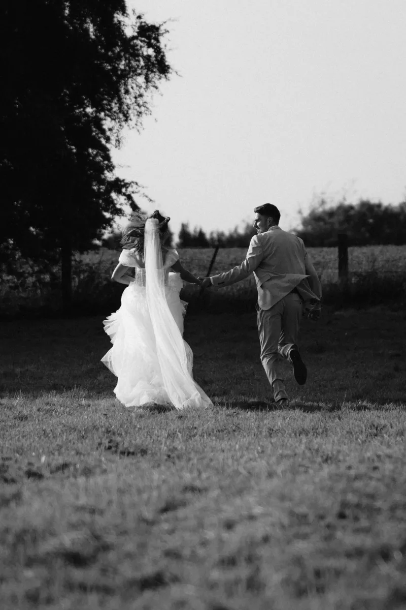 SophieAndJoe-TheBarnAtWillerbyHill-CAM2-25.7.25-09576