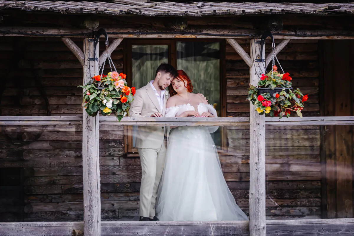 oaklands-wedding-couple
