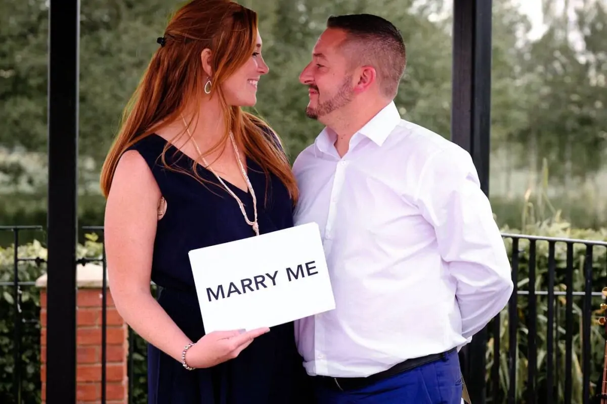 0.92 woman-proposal-to-man-header