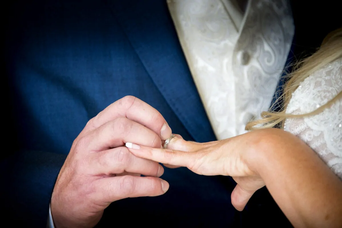 large_15cb6fc0d_wedding_ring_photography