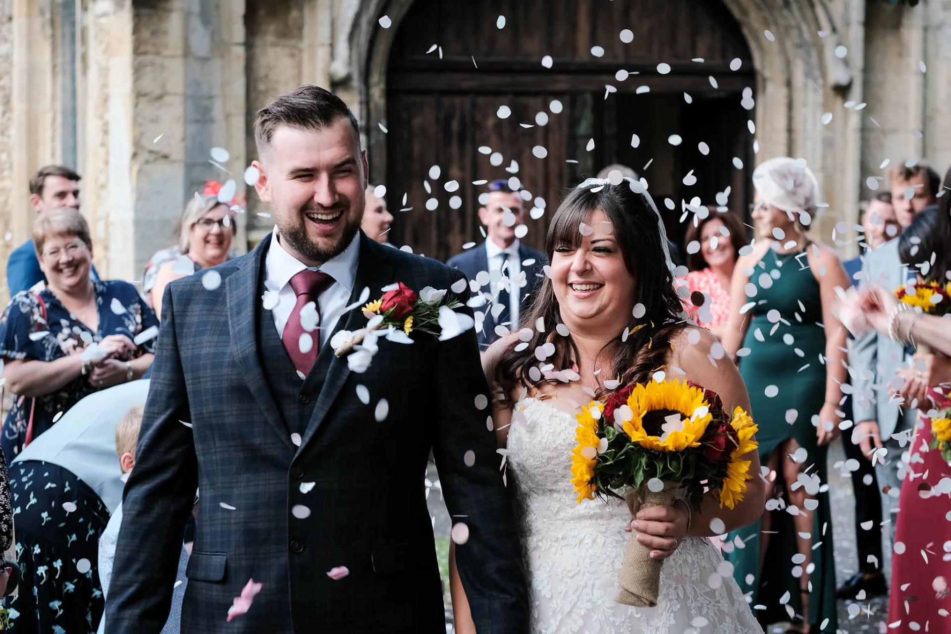 confetti-godmanchester-church-wedding (listing)
