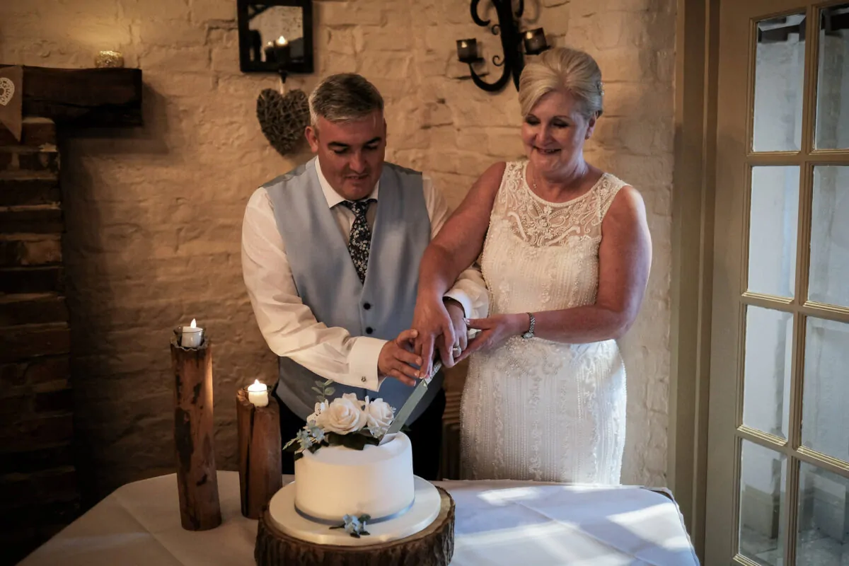 cutting-the-cake-boston-wedding