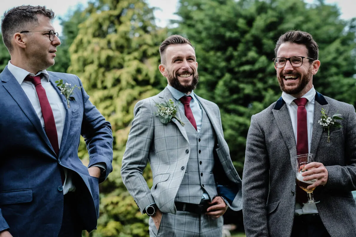 groomsmen-laughing-cambs-wedding