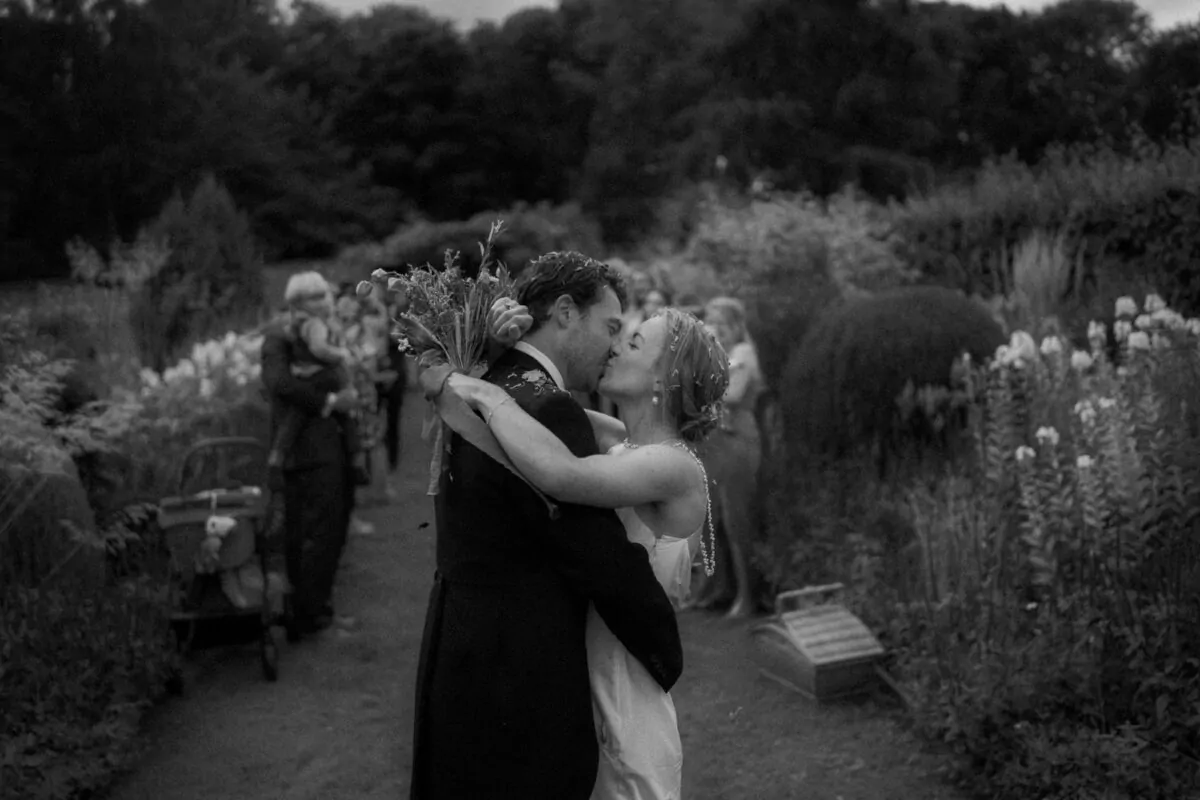 Beth-Tom-Wedding-0569-B&W
