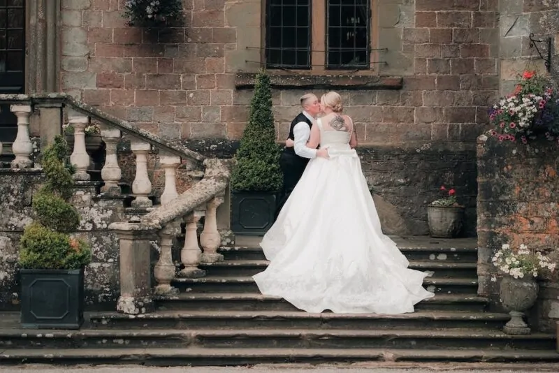 5 Steps kiss wide