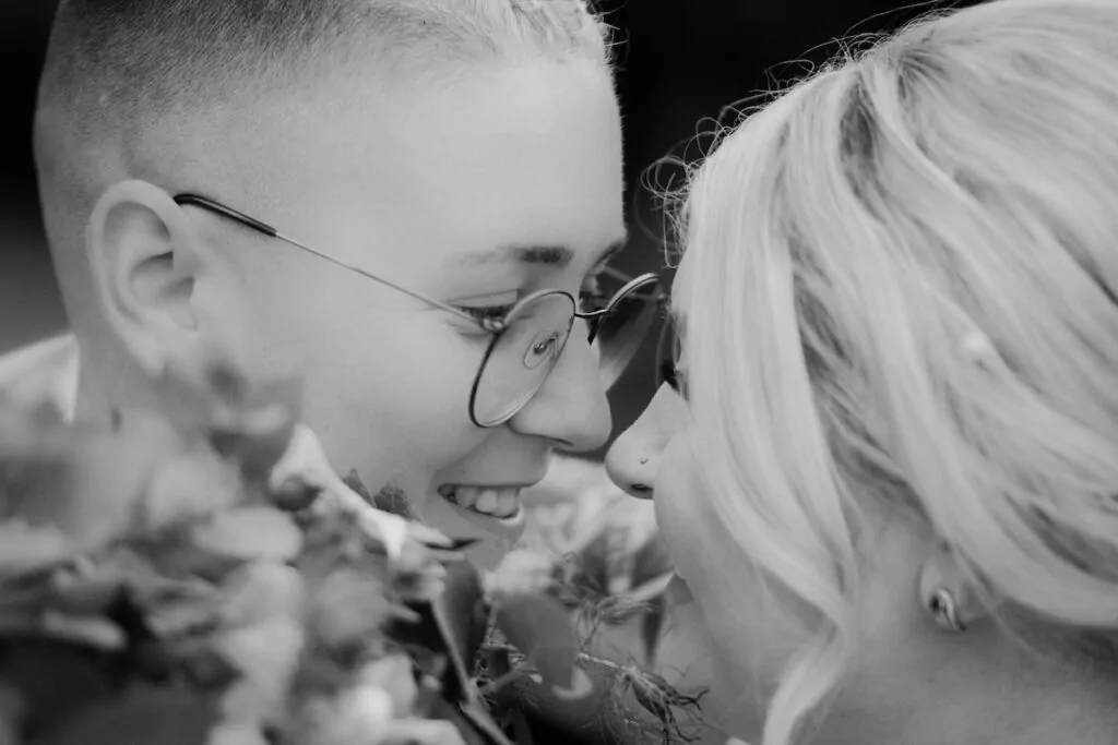 close with bouquet over shoulder