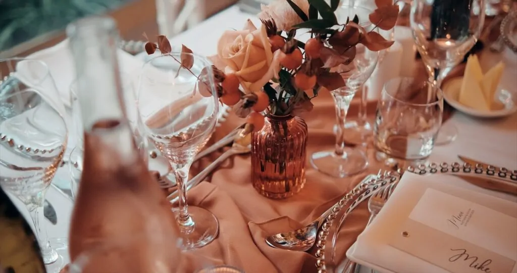 Table details - flowers