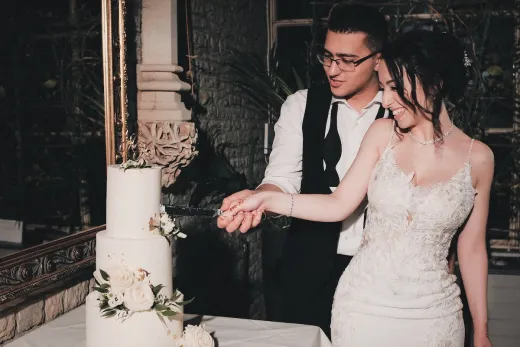 5 cutting cake