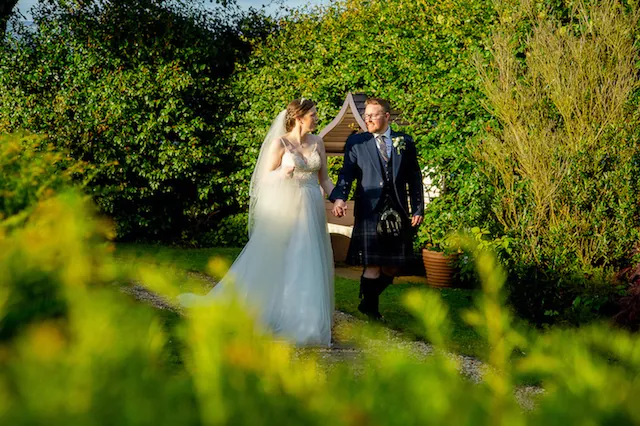 0110 ZZ95-NATURAL WEDDINGS-HIGHRES