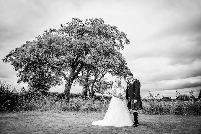 0111 ZZ96-NATURAL WEDDINGS-HIGHRES