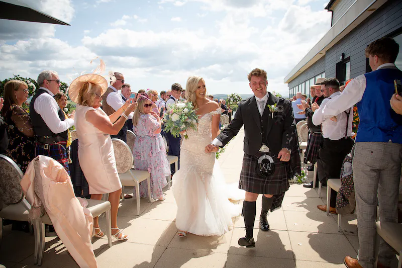 0097 ZZ81-NATURAL WEDDINGS-HIGHRES (listing)