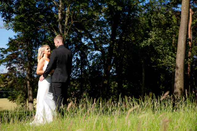 0080 ZZ62-NATURAL WEDDINGS-HIGHRES (listing)