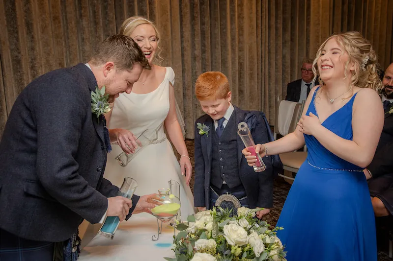 0104 ZZ88-NATURAL WEDDINGS-HIGHRES