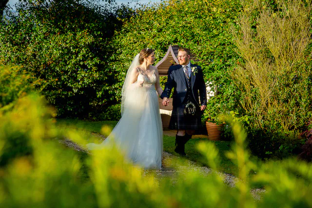 0110 ZZ95-NATURAL WEDDINGS-HIGHRES (listing)