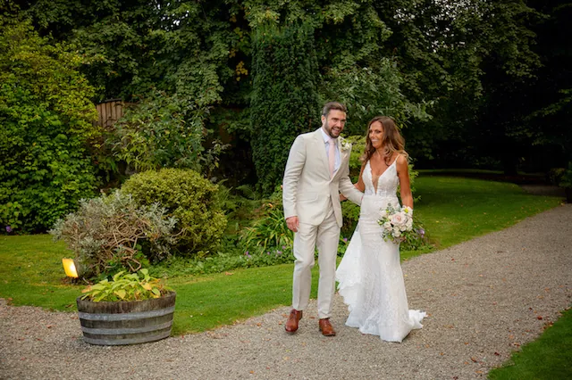 0102 ZZ86-NATURAL WEDDINGS-HIGHRES