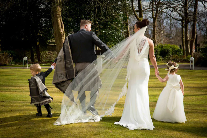 0046 ZZ24-NATURAL WEDDINGS-HIGHRES (listing)