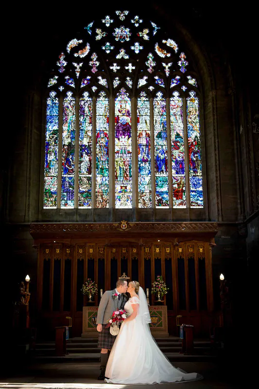 0054 ZZ33-NATURAL WEDDINGS-HIGHRES (listing)