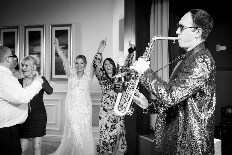 0091 ZZ74-NATURAL WEDDINGS-HIGHRES (listing)