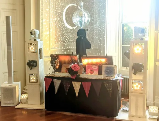 Vintage-Wedding-DJ-Setup-copy