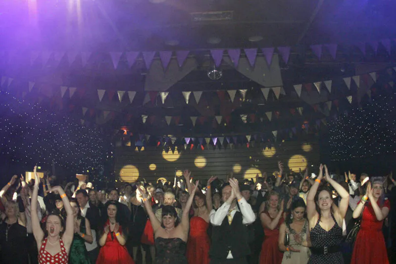 Electro-Swing-Ball