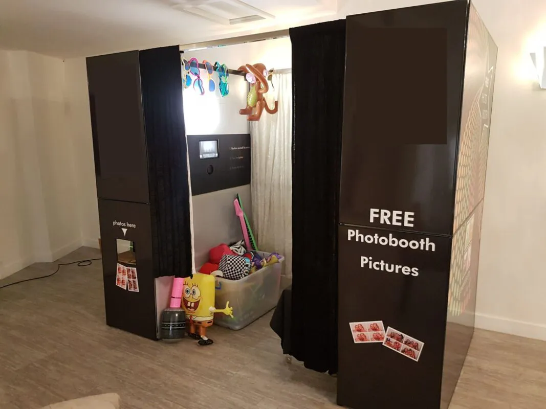 Black_Booth_5_copy_V1