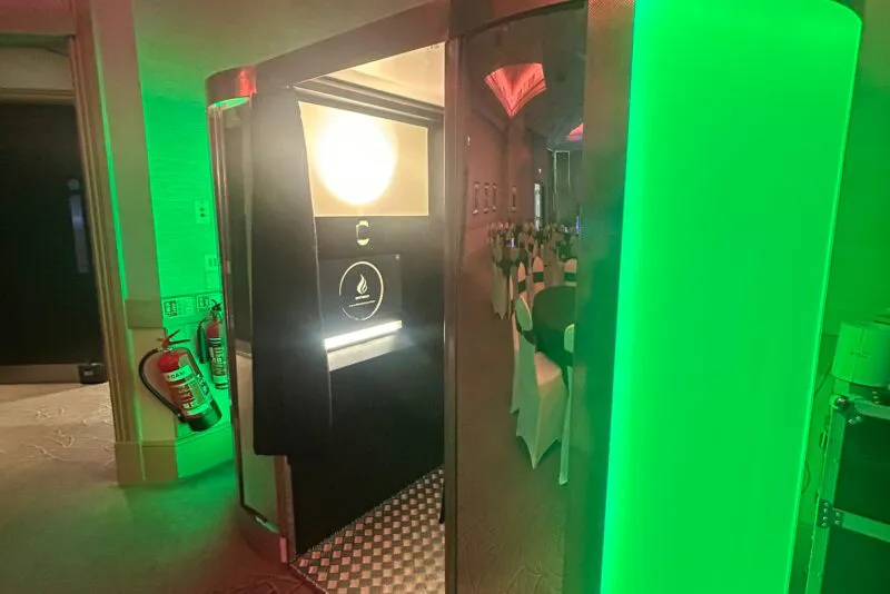 Led Metal Bespoke Sit Down Enclosed Photo Booth