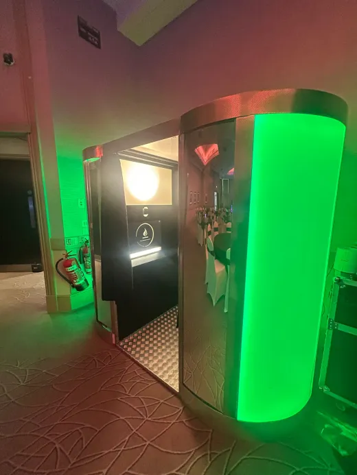 Led Metal Bespoke Sit Down Enclosed Photo Booth