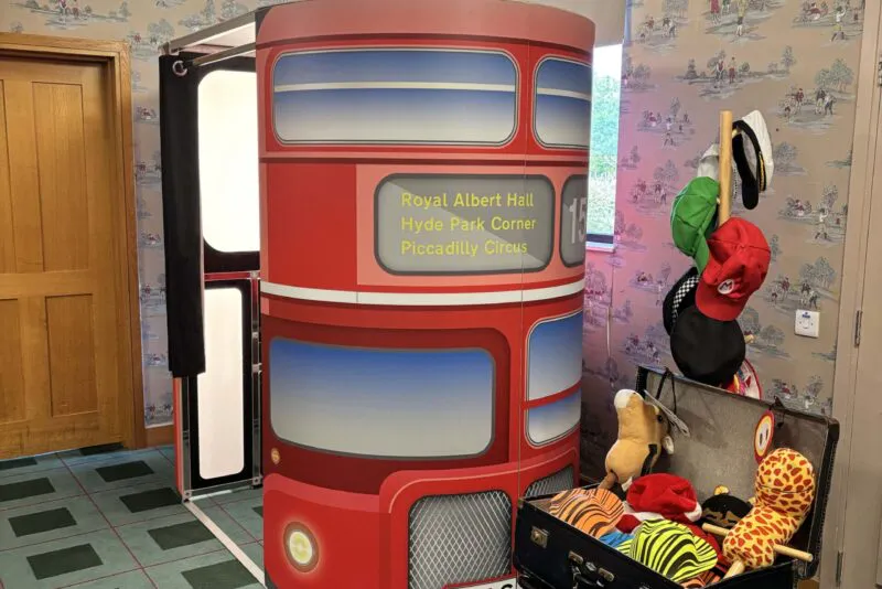 4 Hour Oval Photo Booth Hire