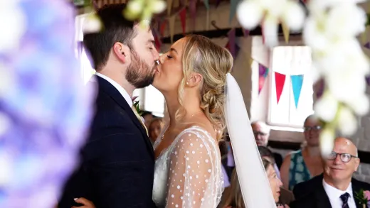 Bride_Groom_Kiss