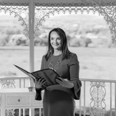 Lesley-Singleton-Celebrant-22-400x400