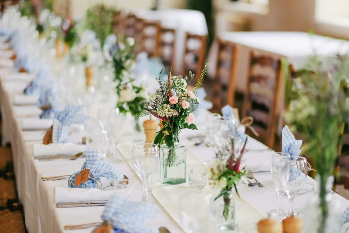 Wedding table (listing)