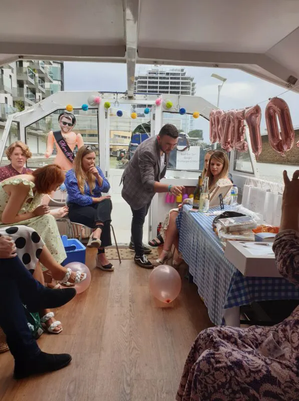 hen-do-boat-pic