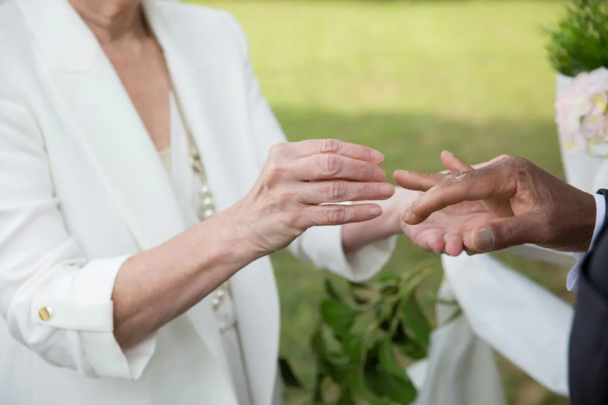 Pexels mature wedding pexels-kampus-8790796 (1)